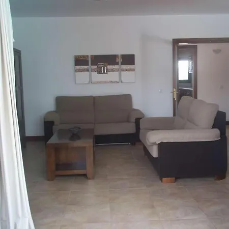 Yaiza Sleeps 6 Pool Wifi Villa *
