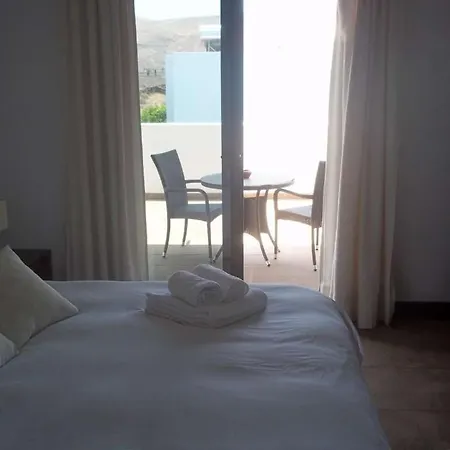 Yaiza Sleeps 6 Pool Wifi Villa