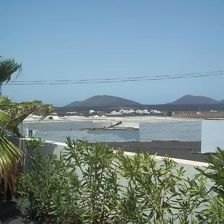 Villa Yaiza Sleeps 6 Pool Wifi