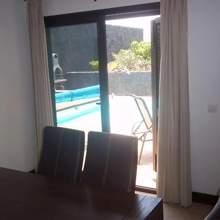 Yaiza Sleeps 6 Pool Wifi Villa *