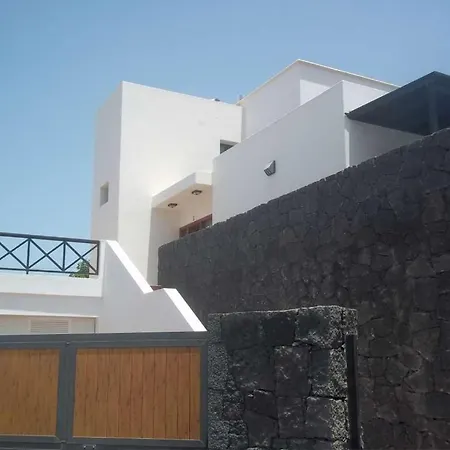 Yaiza Sleeps 6 Pool Wifi Villa *
