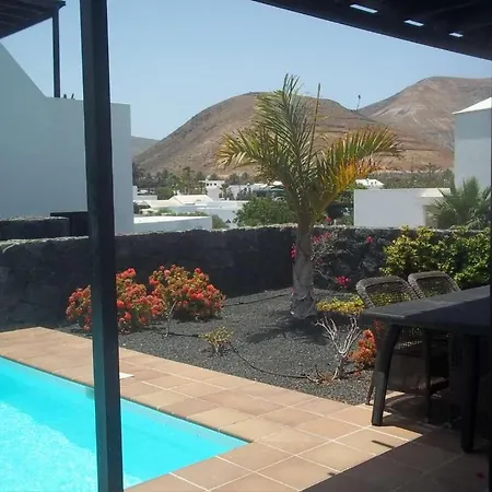 Yaiza Sleeps 6 Pool Wifi Villa *