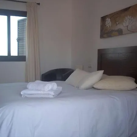 Villa Yaiza Sleeps 6 Pool Wifi