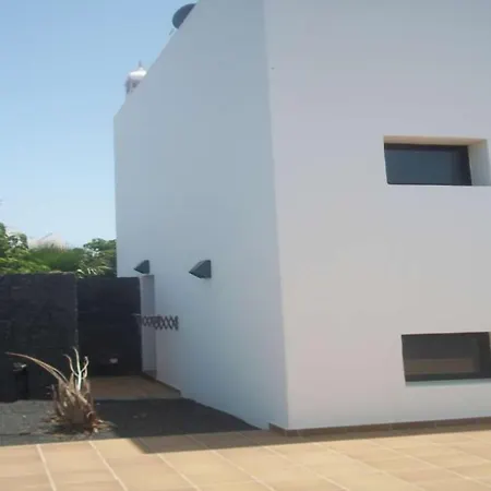 Yaiza Sleeps 6 Pool Wifi Villa