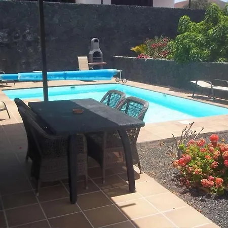 Villa Yaiza Sleeps 6 Pool Wifi *