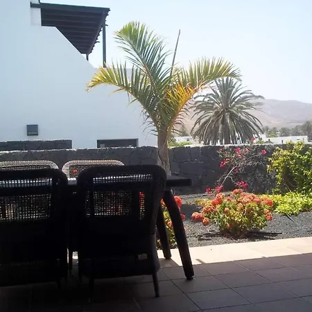 Yaiza Sleeps 6 Pool Wifi Villa