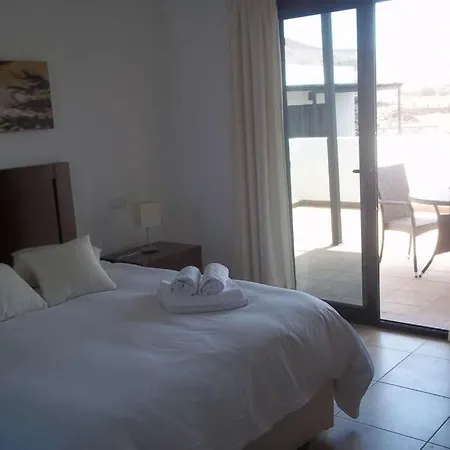 Yaiza Sleeps 6 Pool Wifi Villa *